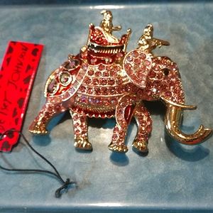 Beautiful elephant Betsey Johnson Crystal Brooch
